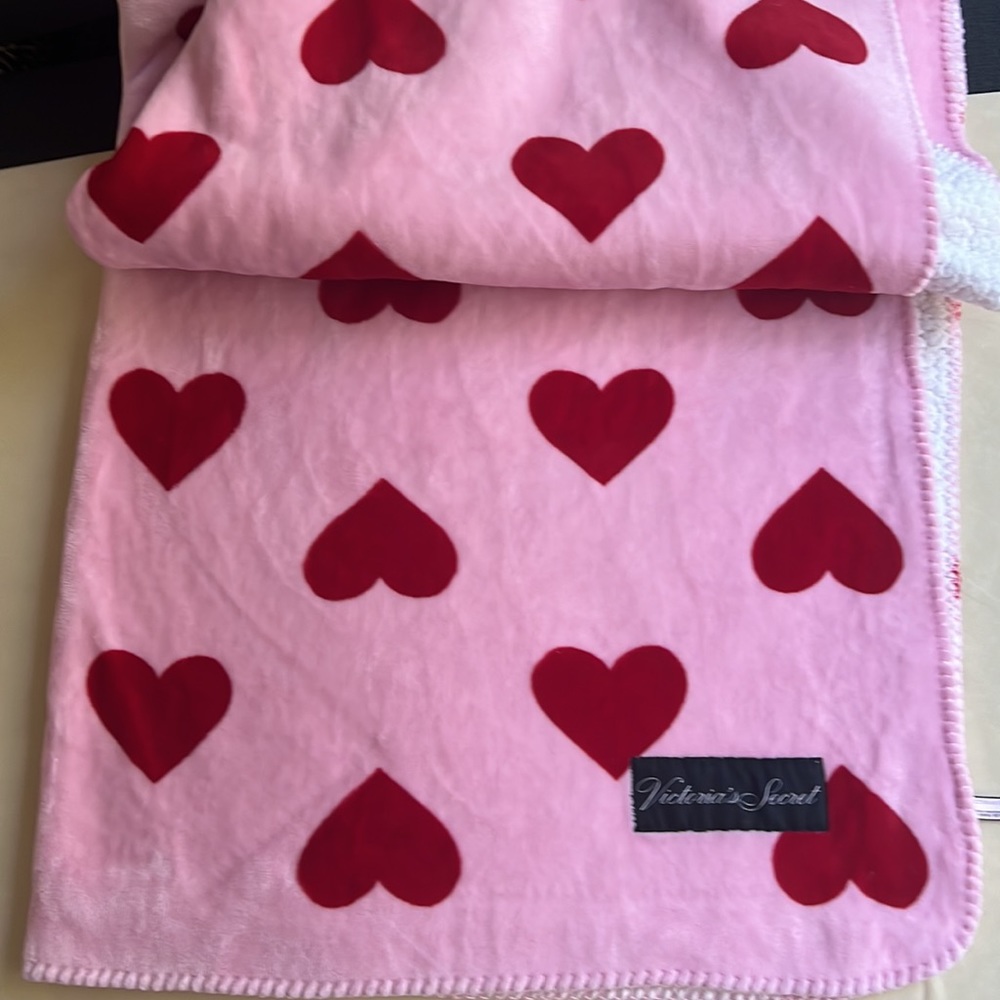 💗Victoria’s Secret Pink Fleece Blanket with Red Hearts, excellent condition💗